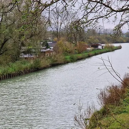 Holiday home Le Martin Pecheur Au Bord Du Canal De L'est Champneuville