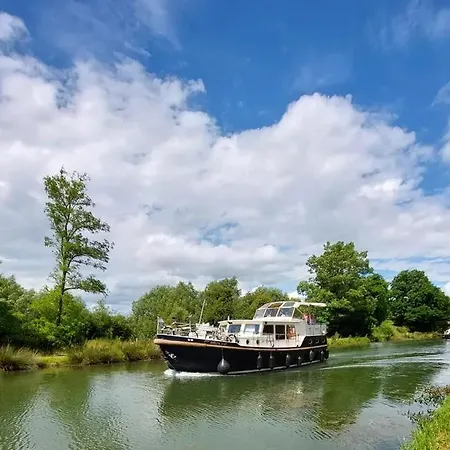 Ferienhaus Le Martin Pecheur Au Bord Du Canal De L'est Champneuville