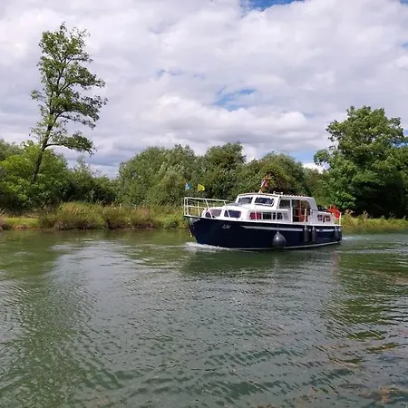 Holiday home Le Martin Pecheur Au Bord Du Canal De L'est Champneuville